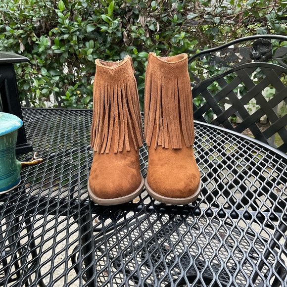 Earthy Fringy Brown Suede Boots! - Picture 14 of 16